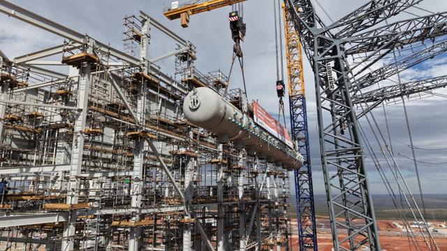Megaoperação ergue equipamento de 300 toneladas na futura fábrica da Arauco em Inocência