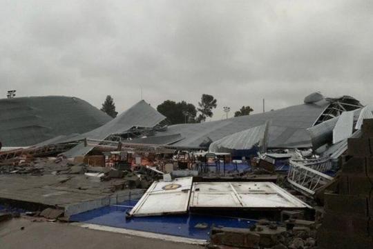 Temporal arrasta avi&atilde;o&comma; fecha aeroporto e deixa rastro de destrui&ccedil;&atilde;o em Buenos Aires