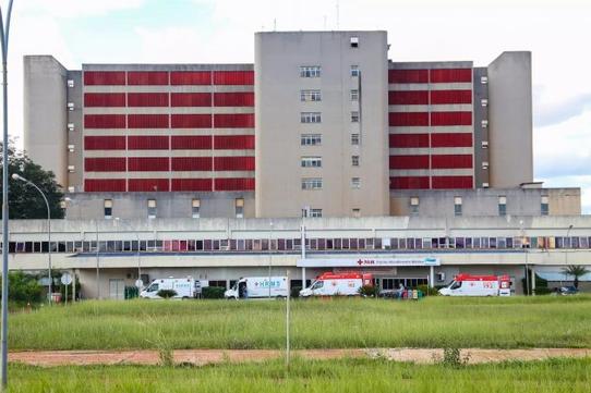 Surto de covid cancela cirurgias e limita visitas no Hospital Regional