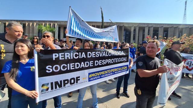 Policiais Civis e Peritos Oficiais realizam manifesta&ccedil;&atilde;o por aumento salarial em MS