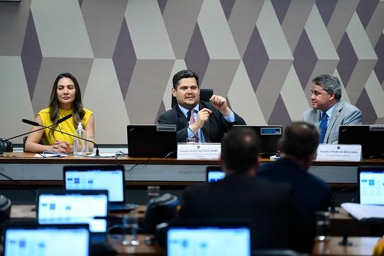PEC da autonomia  da Pol&iacute;cia Cient&iacute;fica &eacute; aprovada pela CCJ no Senado