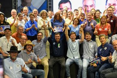 Riedel reúne 70 prefeitos em Campo Grande e recebe apoio à reeleição