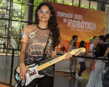 Robô controlado por guitarra chama atenção no Torneio Nacional de Robótica