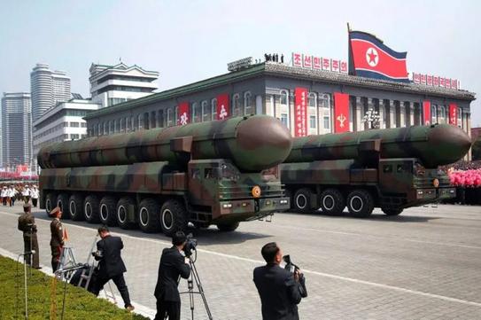 Coreia do Norte dispara seis m&iacute;sseis no mar e aumenta tens&otilde;es internacionais