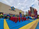Fim de semana tem parque inflável gigante, cinema e dinossauros em Campo Grande
