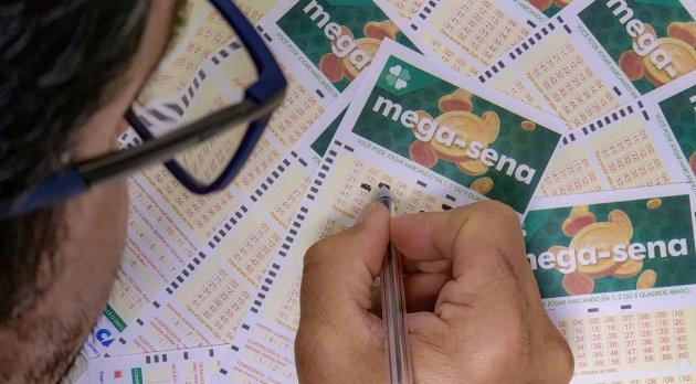 Mega-Sena&colon; nenhuma aposta acerta as dezenas e pr&ecirc;mio acumula para R&dollar; 58 milh&otilde;es