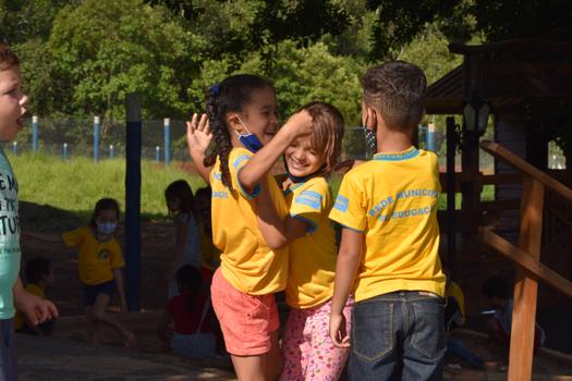 Confraternização protagoniza a primeira formatura de 53 crianças da Educação Infantil da Escola Vale do Amanhecer