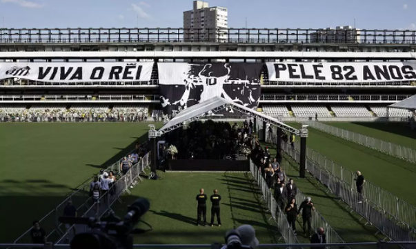Lula confirma ida ao vel&oacute;rio de Pel&eacute; na manh&atilde; de ter&ccedil;a-feira&comma; afirma Planalto