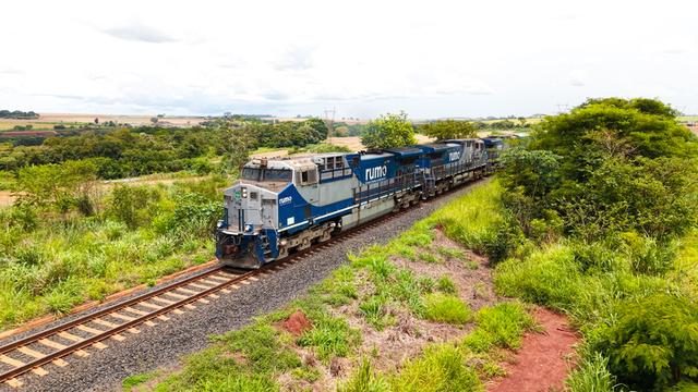 Rumo inicia opera&ccedil;&atilde;o com trens de 135 vag&otilde;es e amplia capacidade log&iacute;stica do agroneg&oacute;cio