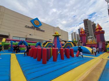 Fim de semana tem parque inflável gigante, cinema e dinossauros em Campo Grande