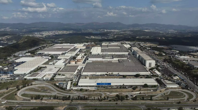 Stellantis anuncia investimento de R$ 30 bilhões no Brasil e prevê ampliação de empregos até 2030
