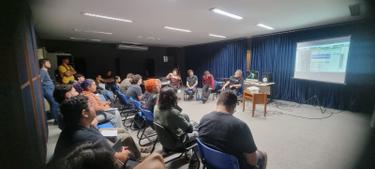 Dos estúdios para a sala de aula: banda Os Alquimistas abre bastidores de novo álbum para estudantes da UFMS