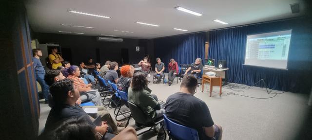 Dos estúdios para a sala de aula: banda Os Alquimistas abre bastidores de novo álbum para estudantes da UFMS