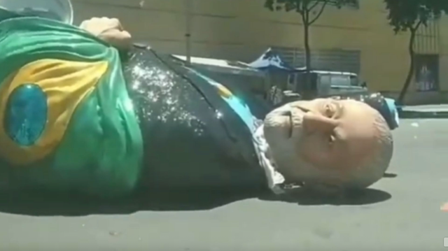 Acad&ecirc;micos de Niter&oacute;i cai ap&oacute;s desfile pol&ecirc;mico&semi; entenda o que pesou contra a escola