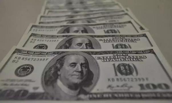 D&oacute;lar &agrave; vista sobe pelo 4&ordm; dia e encerra preg&atilde;o cotado a R&dollar; 4&comma;92